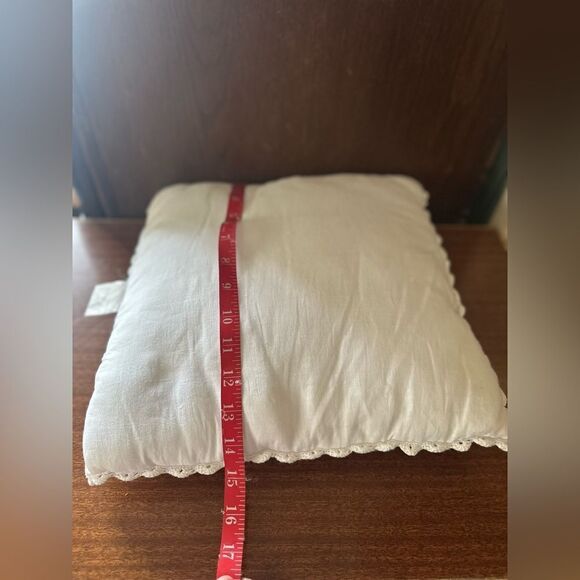 White Crochet vintage Decorative throw Pillow - Picture 6 of 6